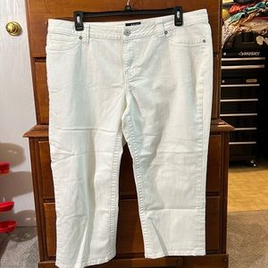 Ana Capri white jean